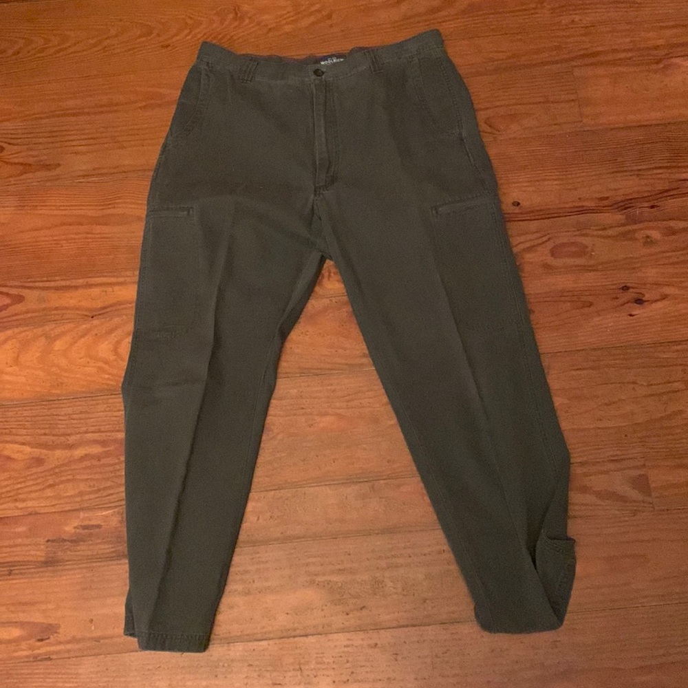 Mens work pants, lots of pockets, no rips or tears